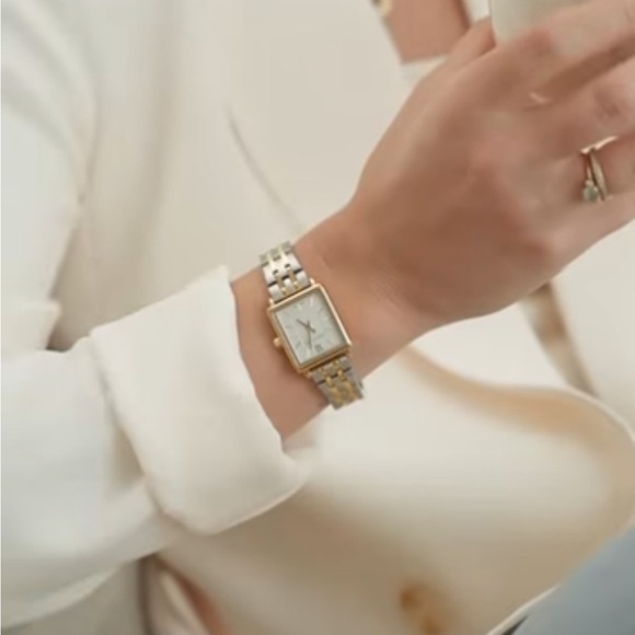 Boyfriend Mixed Metal Watch from the Fall 2024 Jilly Box! - Picture 4 of 5